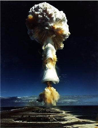 atomic_explosion_by_Ifanx.jpg
