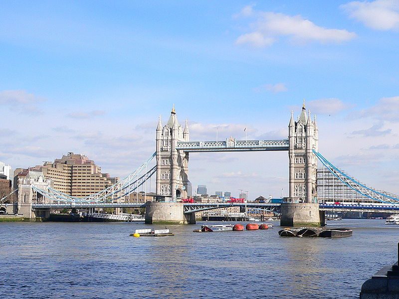 800px-Tower-Bridge-London-2009.jpg