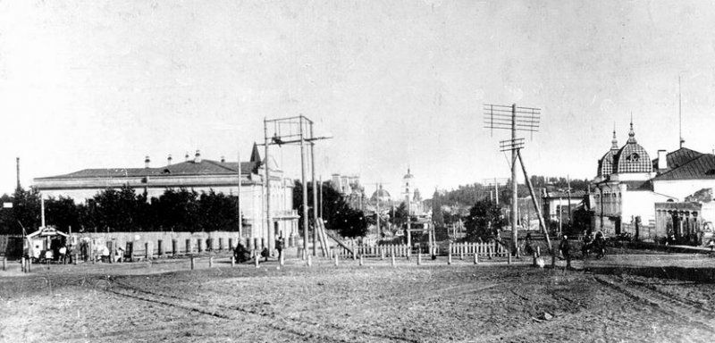 Городская администрация слева.jpg