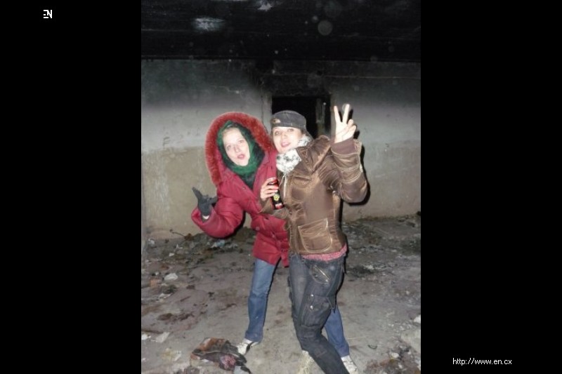 Блогерша которая сосется с бомжами. Студентка отсосала у бомжа. В Новосибирске два бомжа сосутся. Отсосал бродяге реальное.